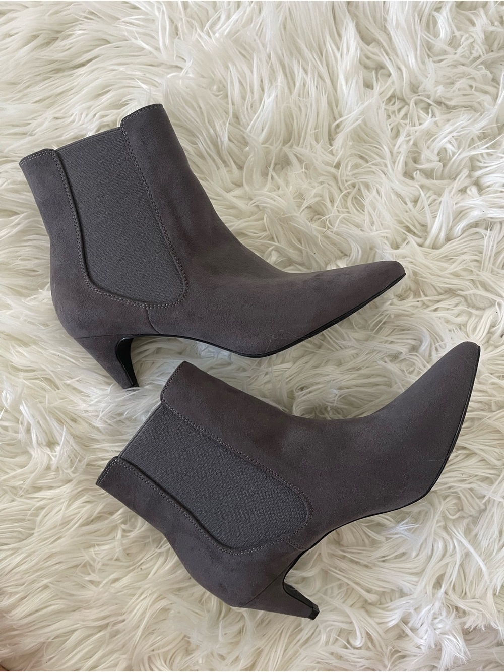 Pointed Toe Chelsea Ankle Boots - Gray